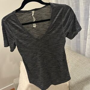 Lululemon gray shirt